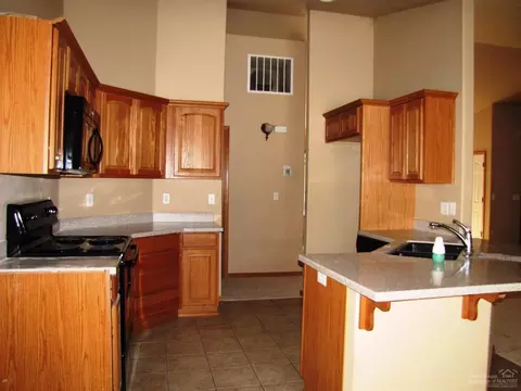 16228 Pine Drop Ln, La Pine, OR 97739 photo 4
