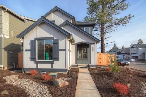 20868 Gateway Dr, Bend, OR 97702 photo 2