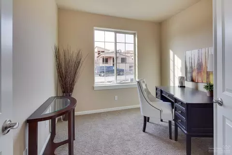 20868 Gateway Dr, Bend, OR 97702 photo 4