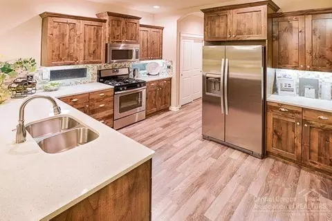20856 Gateway Dr, Bend, OR 97702 photo 5