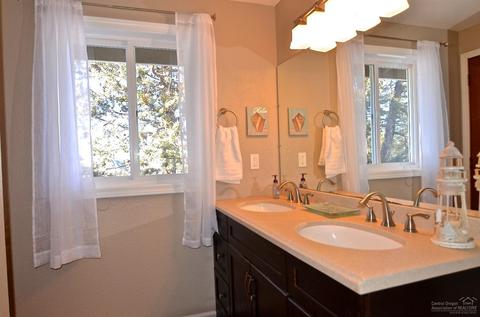 63224 Peterman Ln, Bend, OR 97701 photo 17