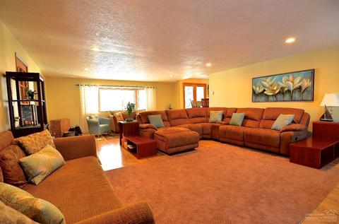 63224 Peterman Ln, Bend, OR 97701 photo 3