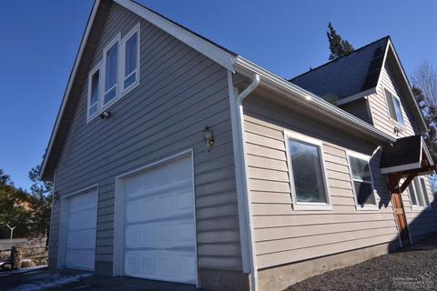 63224 Peterman Ln, Bend, OR 97701 photo 2