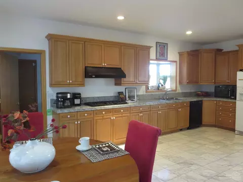 23511 Ten Barr Trl, Bend, OR 97701 photo 4