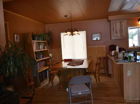 10437 Split Rail Rd, La Pine, OR 97739 photo 3