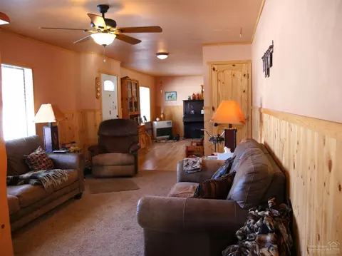 10437 Split Rail Rd, La Pine, OR 97739 photo 2