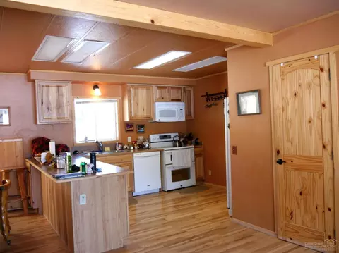 10437 Split Rail Rd, La Pine, OR 97739 photo 1