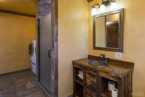 65025 Hunnell Rd, Bend, OR 97701 photo 11