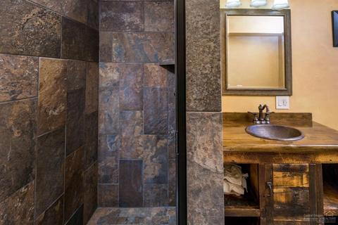 65025 Hunnell Rd, Bend, OR 97701 photo 10
