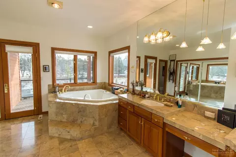 65760 Highway 20, Bend, OR 97703 photo 9