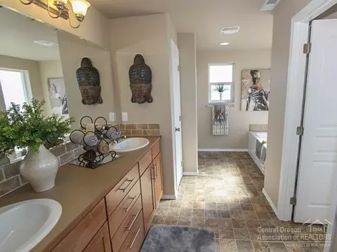 21205 Keyte Rd, Bend, OR 97701 photo 8