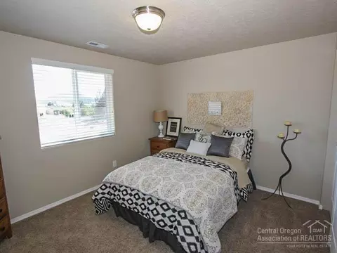 21205 Keyte Rd, Bend, OR 97701 photo 9