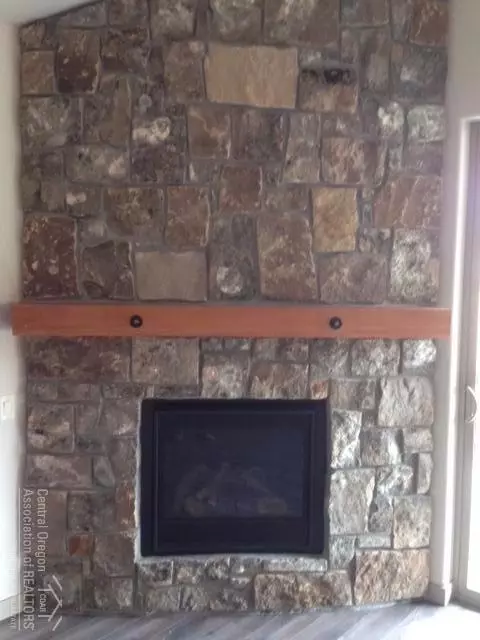61752 Bridgecliff Dr, Bend, OR 97702 photo 2