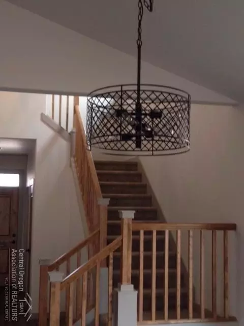 61752 Bridgecliff Dr, Bend, OR 97702 photo 8