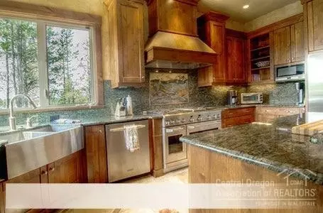 57012 Dancing Rock Loop Loop, Bend, OR 97707 photo 4