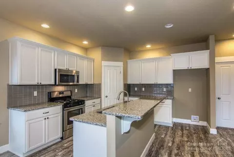 21347 Brooklyn Pl, Bend, OR 97701 photo 9