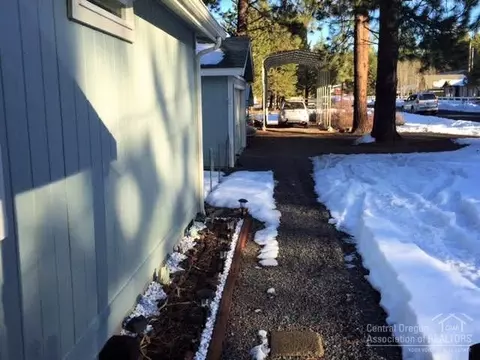 19480 Comanche Ln, Bend, OR 97702 photo 2
