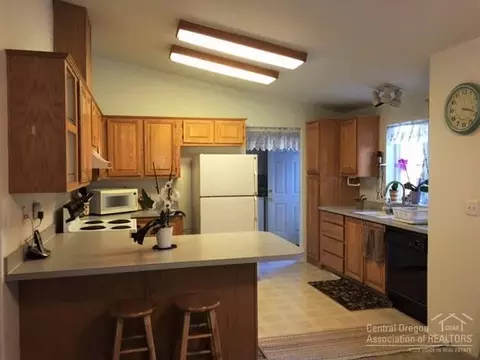 19480 Comanche Ln, Bend, OR 97702 photo 4