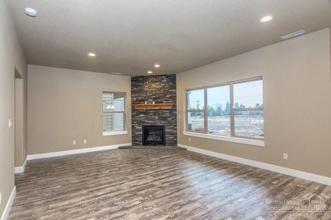 21335 NE Brooklyn Pl, Bend, OR 97701 photo 6