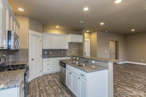 21335 NE Brooklyn Pl, Bend, OR 97701 photo 10