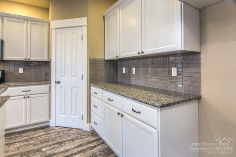 21335 NE Brooklyn Pl, Bend, OR 97701 photo 12