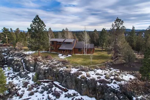 18697 Kuhlman Rd, Bend, OR 97703 photo 1