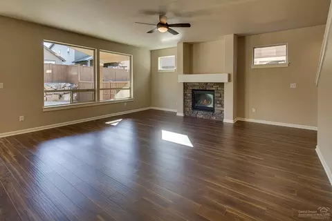 61034 Ambassador Dr, Bend, OR 97702 photo 4