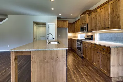 61034 Ambassador Dr, Bend, OR 97702 photo 8