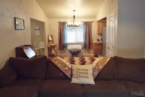 19245 Baker Rd, Bend, OR 97702 photo 3