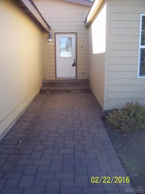 519 E Viewpoint Dr, Culver, OR 97734 photo 2