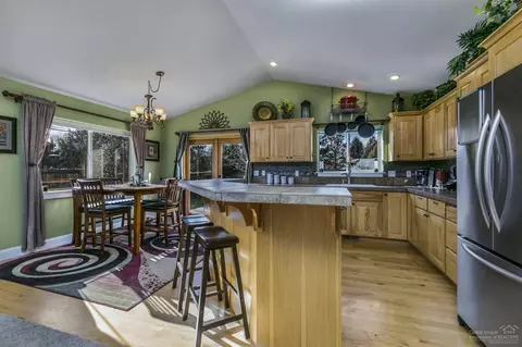 63447 Stacy Ln, Bend, OR 97701 photo 4