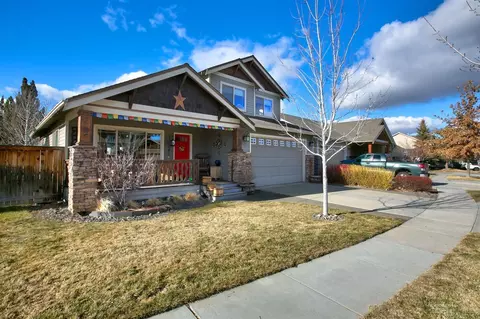 63447 Stacy Ln, Bend, OR 97701 photo 2