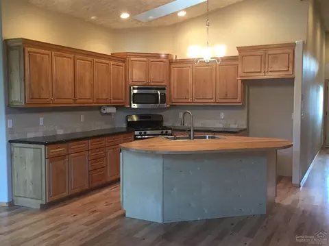 20604 Silas Dr, Bend, OR 97701 photo 3