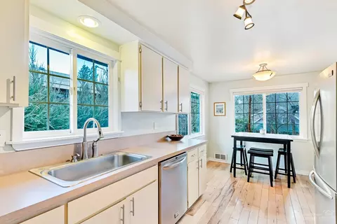 1211 NW Baltimore Ave, Bend, OR 97703 photo 8