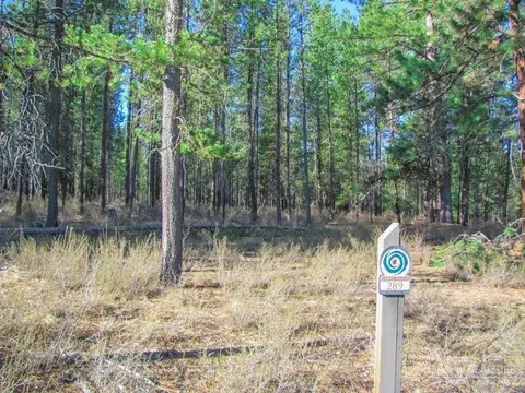 56239 Sable Rock Loop, Bend, OR 97707 photo 9