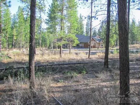 56239 Sable Rock Loop, Bend, OR 97707 photo 2