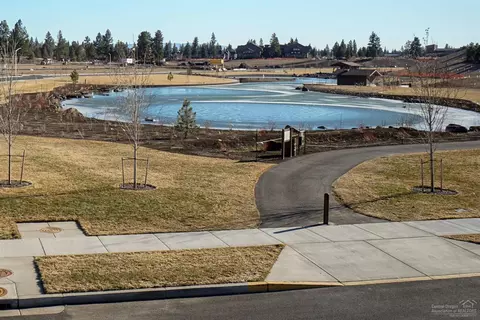 2784 NW Shields Dr, Bend, OR 97703 photo 2