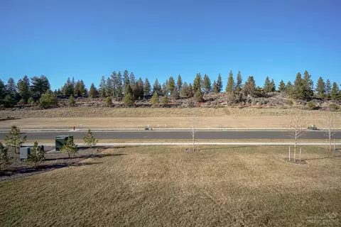 2784 NW Shields Dr, Bend, OR 97703 photo 4