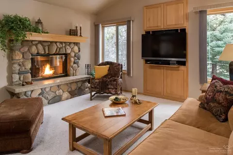 17687 Plover Ln, Sunriver, OR 97707 photo 1