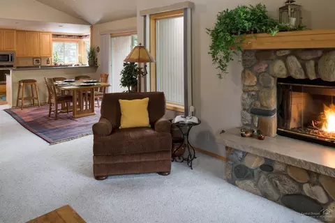 17687 Plover Ln, Sunriver, OR 97707 photo 2