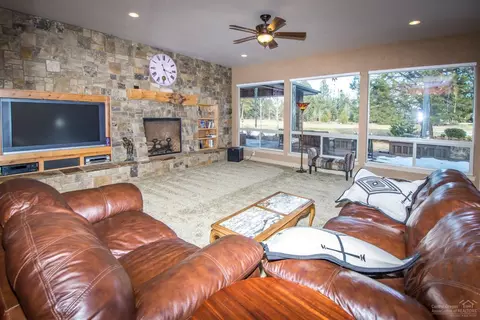 60360 Sunset View Dr, Bend, OR 97702 photo 4