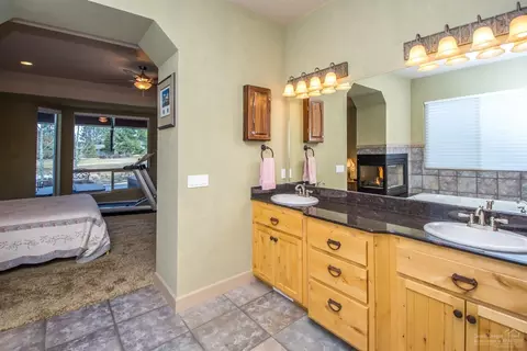 60360 Sunset View Dr, Bend, OR 97702 photo 16