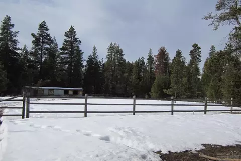 52129 Stearns Rd, La Pine, OR 97739 photo 3