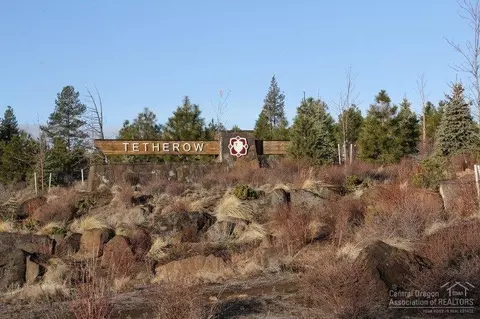 61482 Hawk Ct, Bend, OR 97702 photo 2