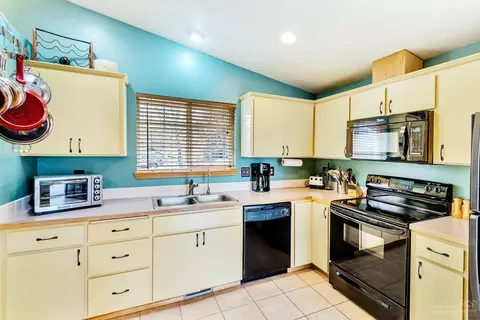 1760 NE Mark Ct, Bend, OR 97701 photo 11
