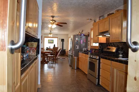 320 SE High St, Mitchell, OR 97750 photo 6