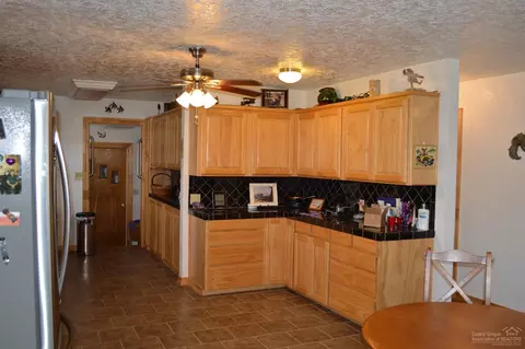 320 SE High St, Mitchell, OR 97750 photo 5