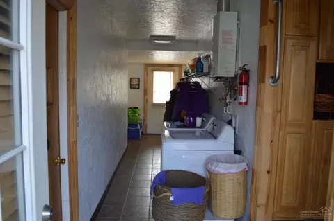 320 SE High St, Mitchell, OR 97750 photo 9