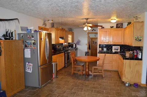 320 SE High St, Mitchell, OR 97750 photo 3