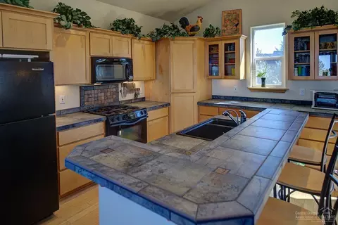 2883 NE Marea Dr, Bend, OR 97701 photo 4
